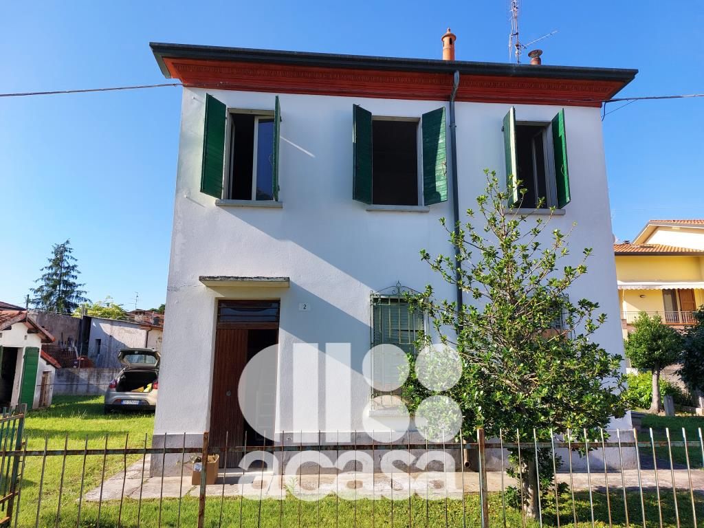 CASETTA INDIPENDENTE CON AMPIO GIARDINO