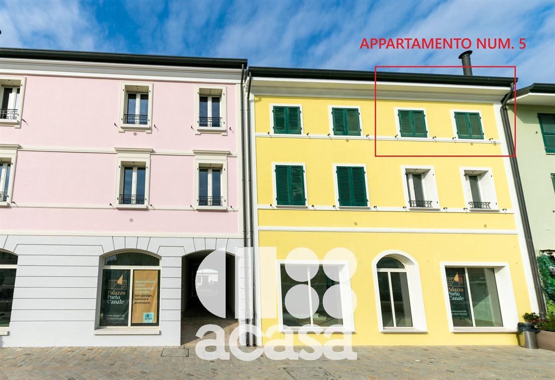 TRILOCALE CON SOTTOTETTO AFFACCIATO SUL PORTO CANALE. ULTIMO APPARTAMENTO!