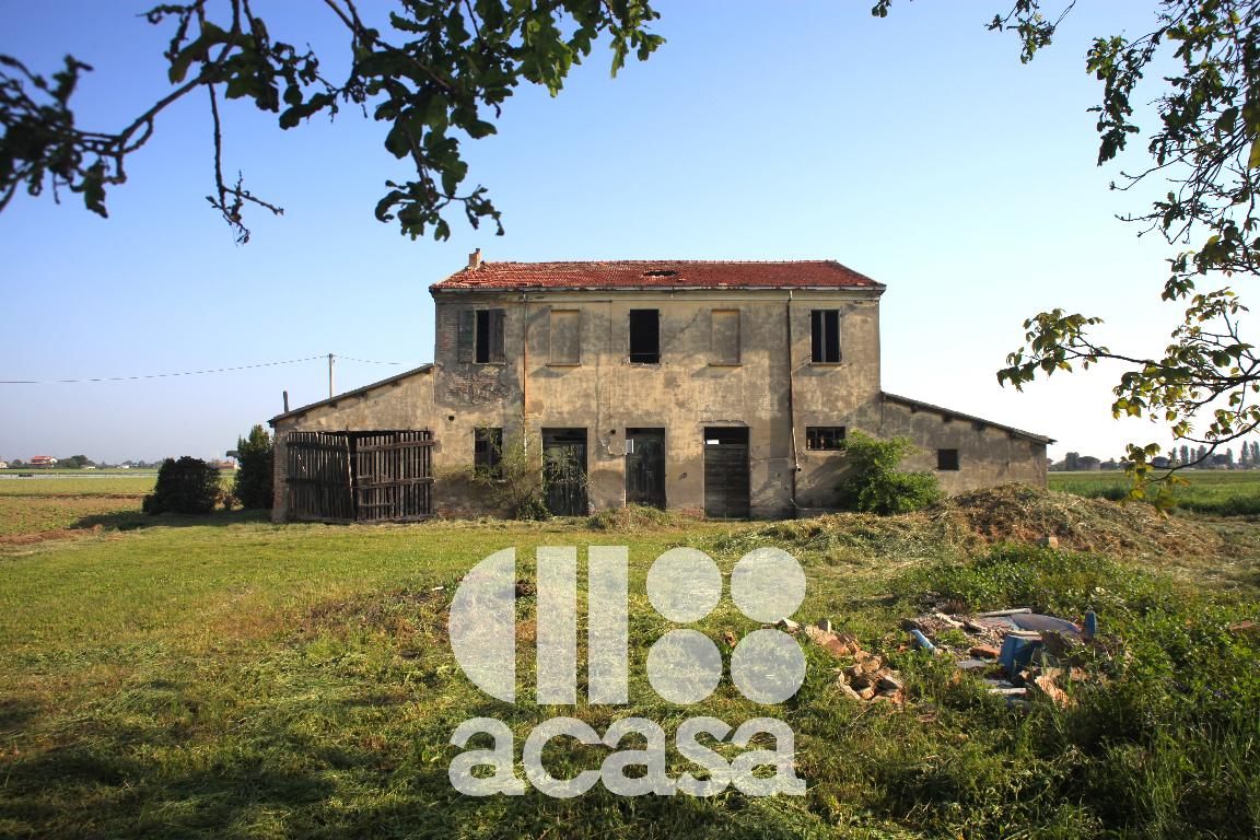 CASA COLONICA BIFAMILIARE DA RISTRUTTURARE
