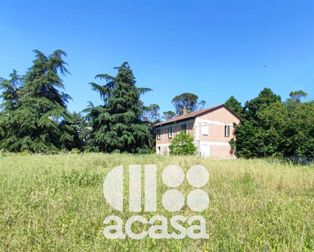 CASALE DA RISTRUTTURARE CON TERRENO