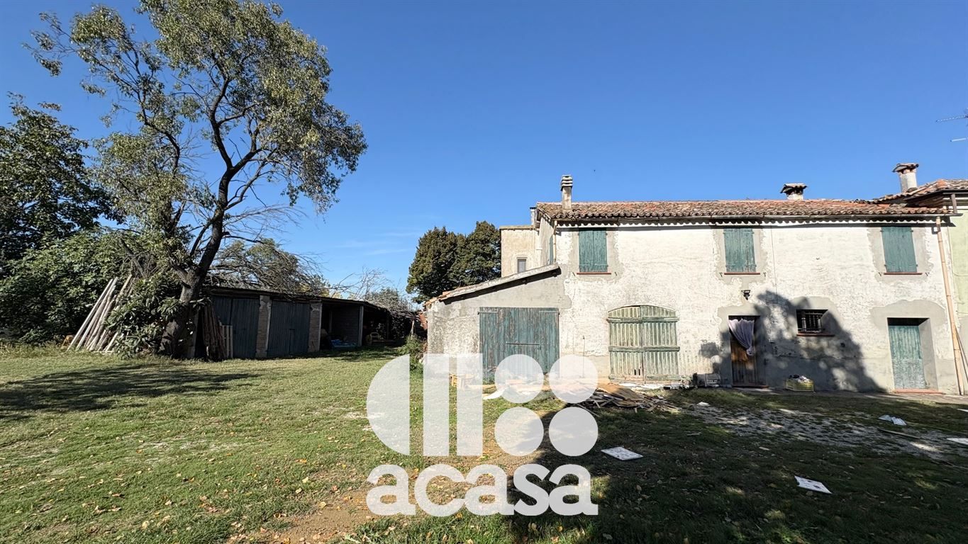 CASA ABBINATA IN OTTIMA POSIZIONE